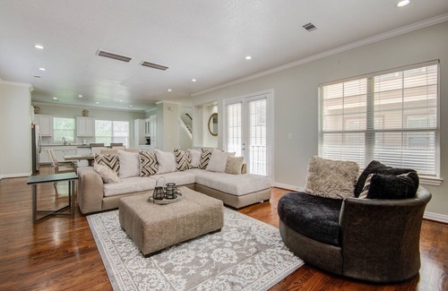 Houston Casa | Houston Galleria Luxury Home.