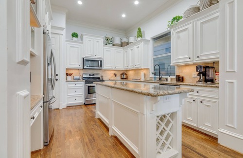 Shady Acres Casa | Houston Home Near Downtown w/ Pool & Hot Tub!