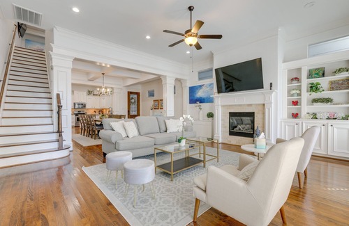 Shady Acres Casa | Houston Home Near Downtown w/ Pool & Hot Tub!