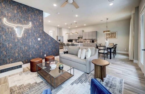Greater Heights Casa | Houston Luxury Haven – Near Downtown