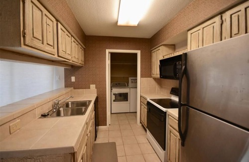 Braeswood Place Condominio | Houston TX -Med Center/NRG - 2Be/2Ba ALL Inclusive Condo Rice U. Downtown
