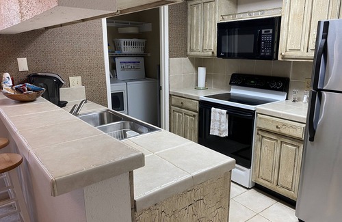 Braeswood Place Condominio | Houston TX -Med Center/NRG - 2Be/2Ba ALL Inclusive Condo Rice U. Downtown