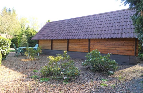 Marum Cabina | Houten blokhut tegen bos