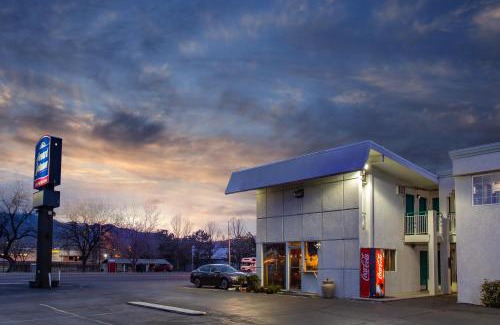 Central Colorado Springs Hotel | Howard Johnson by Wyndham Colorado Springs