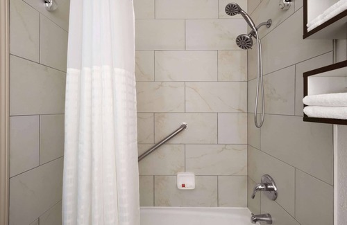 Appleton Hotel | Howard Johnson by Wyndham Appleton
