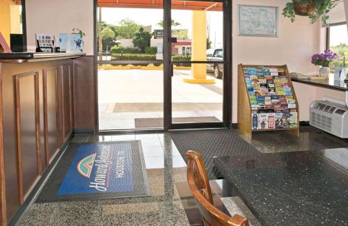 Washington Ave./ Memorial Park Hotel | Howard Johnson by Wyndham Houston Heights Downtown