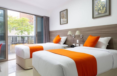 Petit Jean Ocharan Hotel | Howard Johnson by Wyndham Lima Miraflores Larco