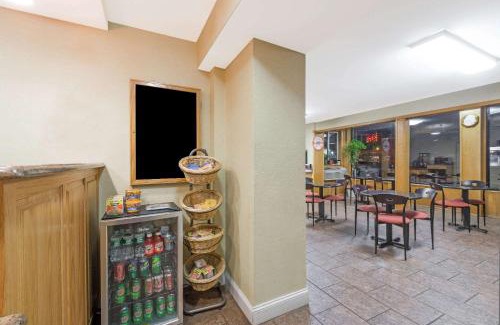 Rocky Hill Hotel | Howard Johnson by Wyndham Rocky Hill