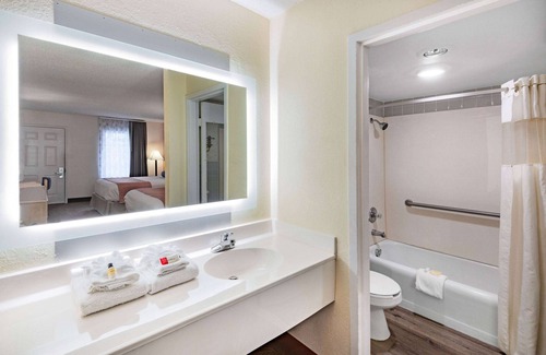 Staunton Hotel | Howard Johnson by Wyndham Staunton