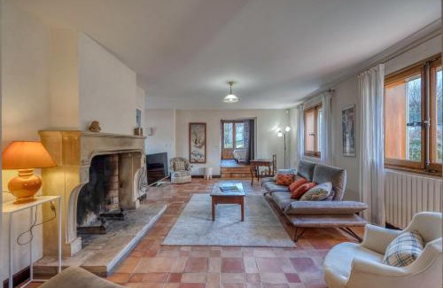Seyssins Casa | #HP La maison des Lilas Large family house sleeps 12 garden