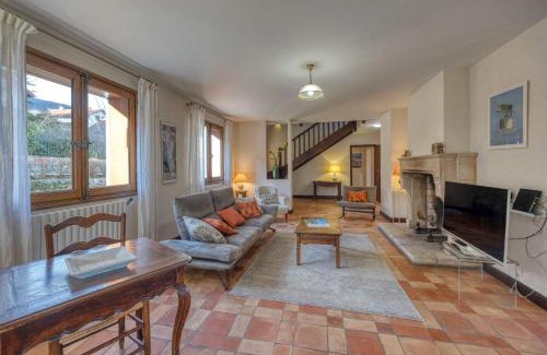 Seyssins Casa | #HP La maison des Lilas Large family house sleeps 12 garden