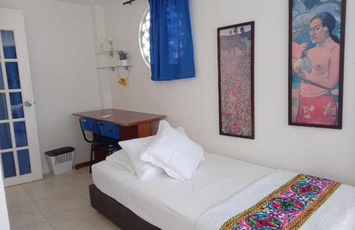 Cartagena Walled City Apartamento | HPT-SC1 HABITACION DE HOTEL CUADRUPLE CON PISCINA AIRE ACONDICIONADO Y WIFi EN GETSEMANI