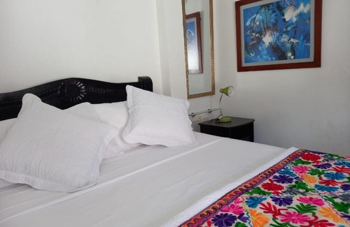 Cartagena Walled City Apartamento | HPT-SC1 HABITACION DE HOTEL CUADRUPLE CON PISCINA AIRE ACONDICIONADO Y WIFi EN GETSEMANI