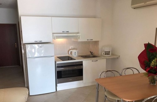 Seget Vranjica Apartamento | Abril y mayo-10% de descuento, vistas increíbles, playa privada en el mar, piscina climatizada