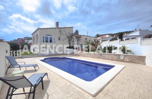 Peniscola Chalet De Esquí | Villa privada con piscina, 3 dormitorios + 2 baños