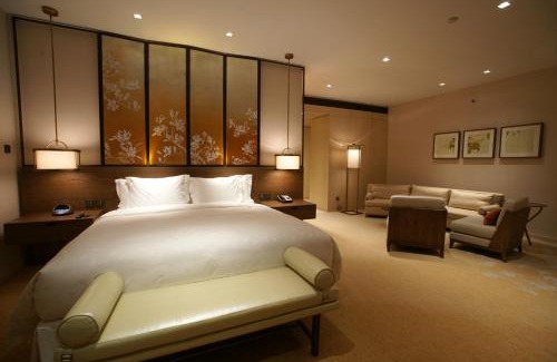 Xuhui Hotel | HUALUXE Shanghai Twelve At Hengshan
