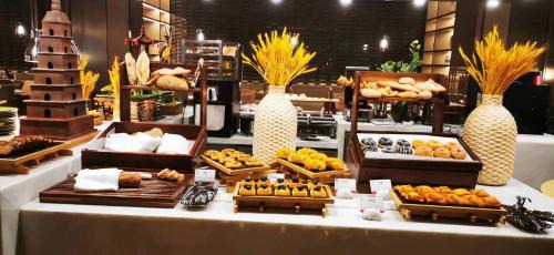 Baqiao Hotel | HUALUXE Xi'an Chanba by IHG-西安浐灞华邑酒店-Near Xi'an International Convention Exhibition Center and Shopping mall and The Romantic show of Xi'an-Free Luggage Storage-English Service