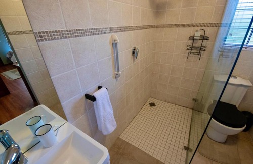Knysna Apartamento | Hubert's Ecke: A Tranquil and Peaceful Space