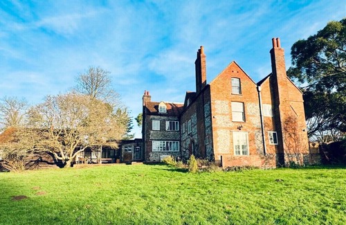 Goring Casa | Huckleberry farm - Pet friendly farmhouse
