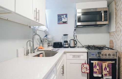 North Bergen Hotel | Hudson Hideaway - 3BD NYC Access
