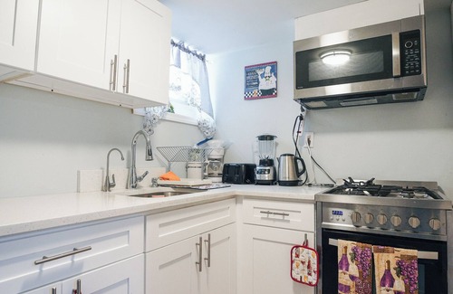 North Bergen Hotel | Hudson Hideaway - 3BD NYC Access