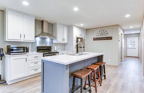 Hudson Oaks Casa | Hudson Oaks Country Creekside Home: Hot Tub & Deck