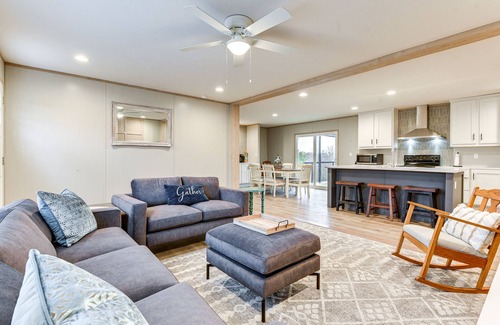 Hudson Oaks Casa | Hudson Oaks Country Creekside Home: Hot Tub & Deck