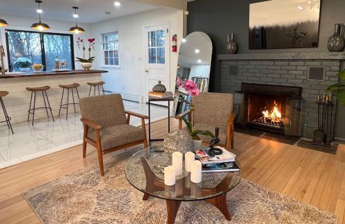 Monroe Casa | Hudson Valley Cottage Rental 3 bedrooms Monroe NY