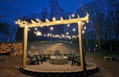 Port Jervis Chalet De Esquí | Your Perfect Hudson Valley Getaway, A-Frame Creek~Theater~Arcade~HTub~60-mi~NYC.
