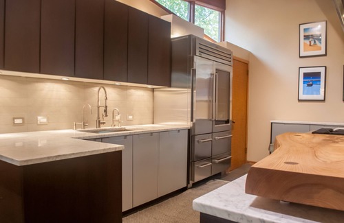 Monroe Casa | Hudson Valley Mid Century Monroe Bungalow -1 hr from NYC - Gourmet Kitchen