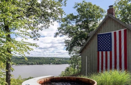 Town of Lloyd Casa | Hudson Valley Retreat with sweeping views