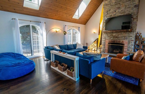 Town of Lloyd Casa | Hudson Valley Retreat with sweeping views