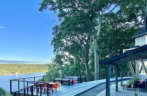 Town of Lloyd Casa | Hudson Valley Retreat with sweeping views