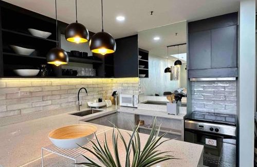 San Lorenzo Apartamento | Huge 100-SQM 3BR Loft near Greenbelt Makati