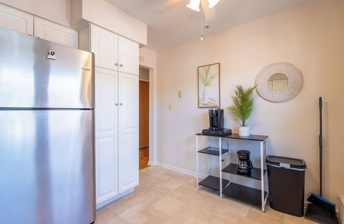 Belleville Apartamento | Huge 2 Bed in Belleville Pets OK, Park2Cars, Laundry, Fios, Safe Dog Park Nearby