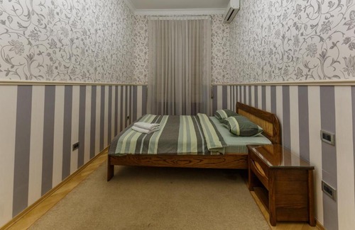 Besarabka Apartamento | Huge 3 Bedroom Apartment Next to Gulliver & Synagogue