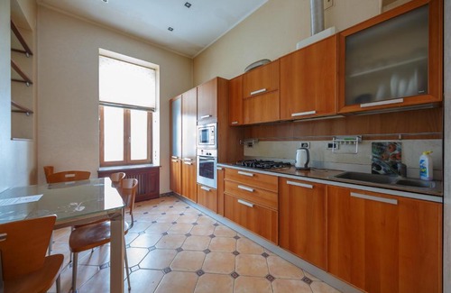 Besarabka Apartamento | Huge 3 Bedroom Apartment Next to Gulliver & Synagogue