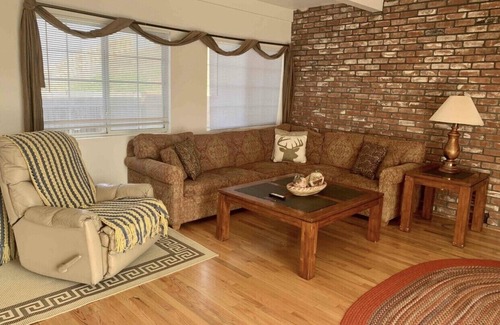 Santa Maria Casa | Enorme 4 habitaciones con una ubicación céntrica en Wine Country-Pismo-Santa Barbara-Solvang