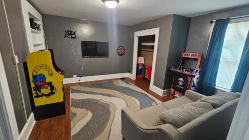 Goldsboro Casa | Huge 4-Bedroom Historic Home & Game Room