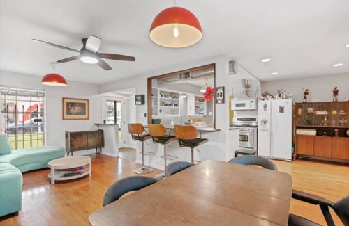 Blackshear-Prospect Hill Casa | Huge 4 Bedroom MCM House, Walk to Downtown!