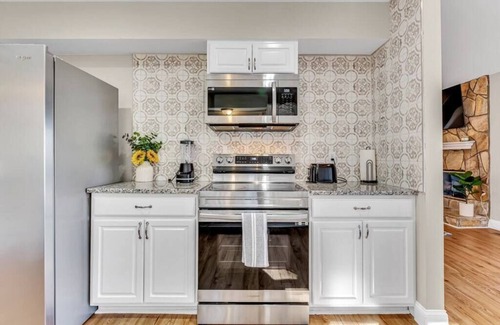 Kernersville Casa | Huge 4 BR Home! Sleeps 12- close to Everything!