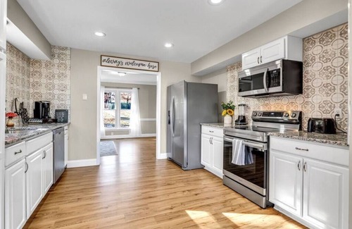 Kernersville Casa | Huge 4 BR Home! Sleeps 12- close to Everything!