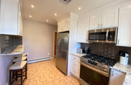 Forest Hill Apartamento | Huge 4BR/2Bath/Free Parking/NYC/ EWR/ MetLife/ 2 KING BEDS!