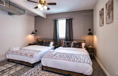 Near South Side Apartamento | Huge 4BR Chicago Downtown Retreat Good for Groups Sleeps 10 Near McCormick Place and Field Museum
