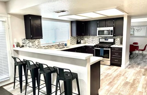 Green Valley Casa | Huge 5 Bedroom w/ Pool close to strip