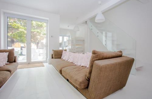 Kilburn Casa | HUGE 5 storey 4 bed Terraced family home in Queens park