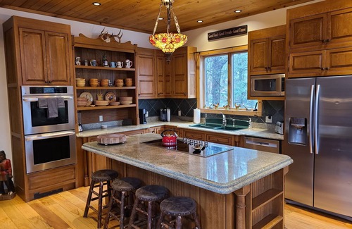 Greentown Casa | * ENORME 5000SF * Lake Wallenpaupack 250FT Lakefront, Beach Sleeps 12 + Boats incluyen