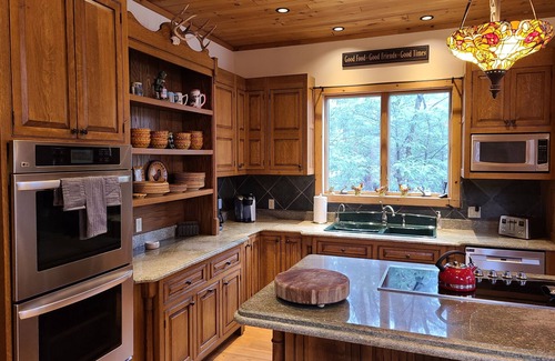 Greentown Casa | * ENORME 5000SF * Lake Wallenpaupack 250FT Lakefront, Beach Sleeps 12 + Boats incluyen