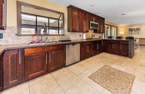 North Las Vegas Casa | Huge 6 BDR, near the Strip, w/ pool, playroom, 13 beds.
