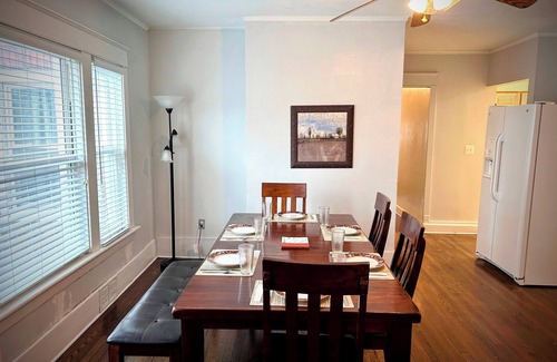 Erie Casa | HUGE 6-bed 4-bath house in Erie - perfect for large groups or families